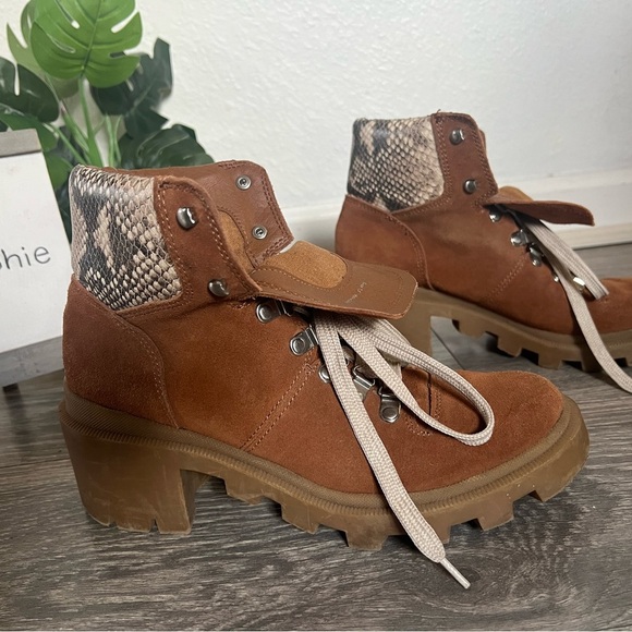 Dolce Vita Rubi Boots in cognac and (faux) snakeskin. Size 7.5 - Picture 3 of 12
